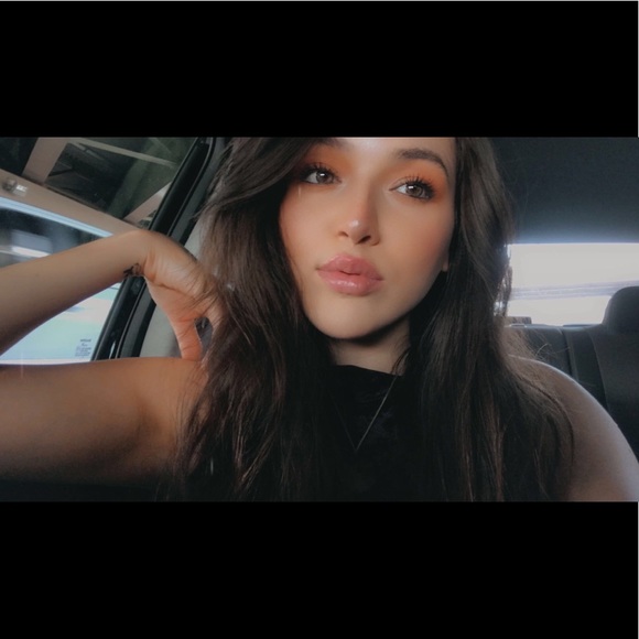 Meet your Posher, Alyssa - Picture 1 of 1